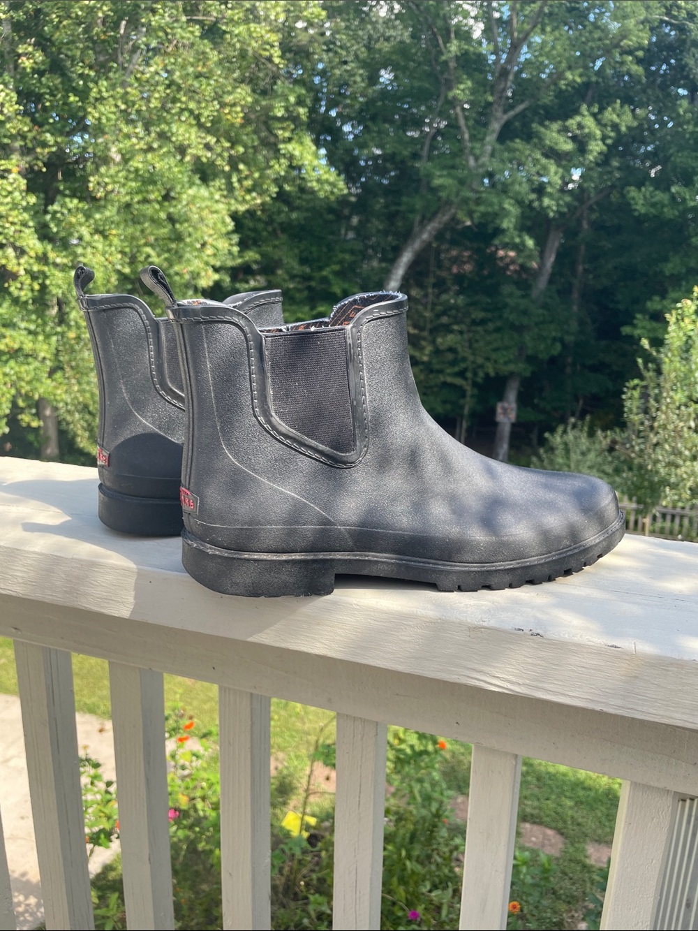Men’s Unicare brand rubber ankle boots 10.5